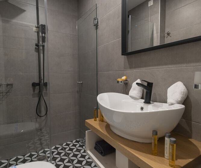 חדר סטנדרט יחיד, Athens Market Portrait