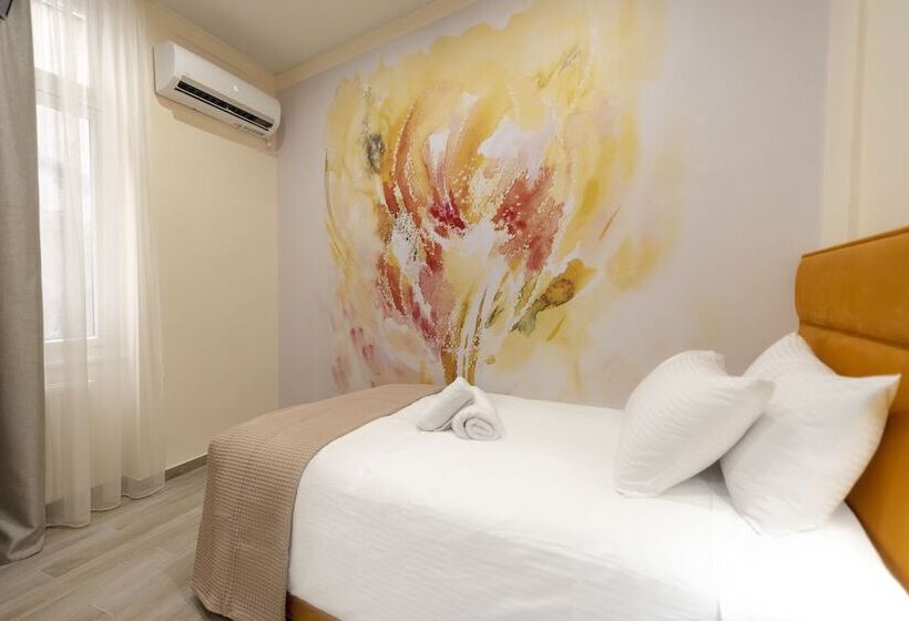 חדר סטנדרט יחיד, Athens Market Portrait