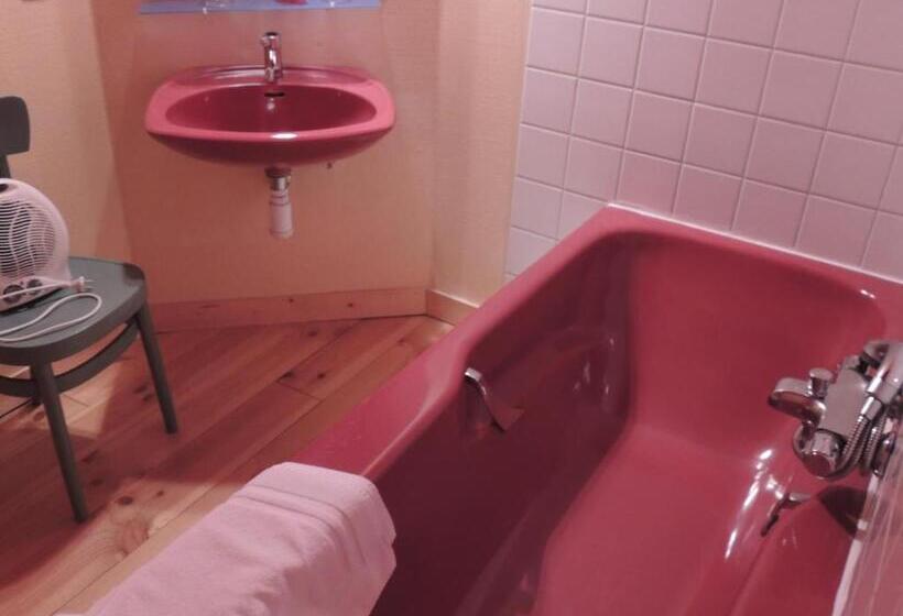 패밀리 룸, Beau Rivage And Restaurant Koulic