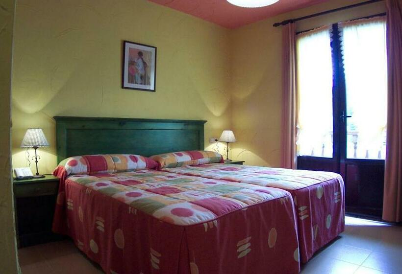 חדר סטנדרט לשלושה, Conjunto Hotelero La Pasera