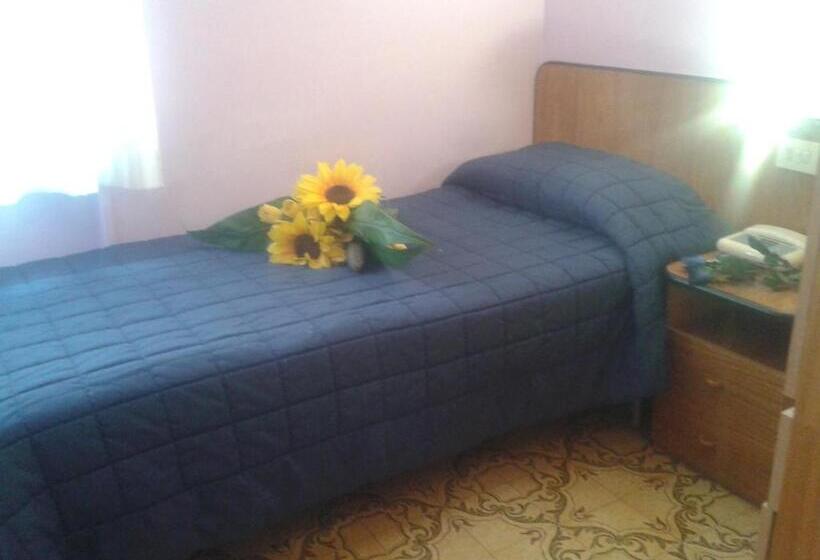 اتاق استاندارد یک نفره, Crocenzi