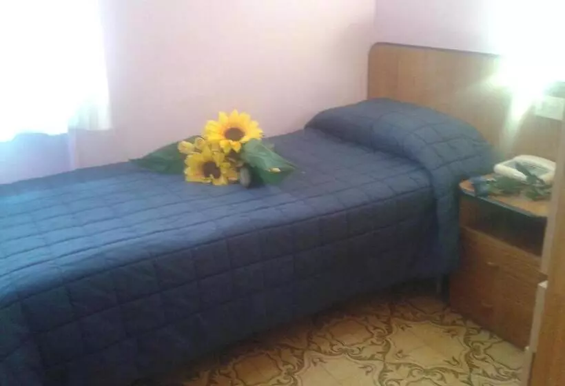 اتاق استاندارد یک نفره, Crocenzi