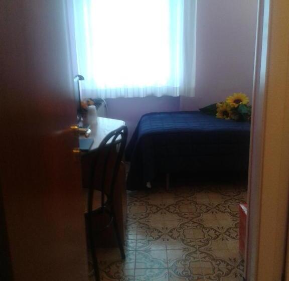 اتاق استاندارد یک نفره, Crocenzi