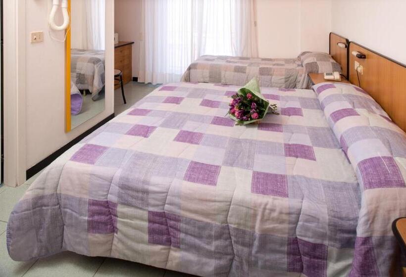 اتاق استاندارد سه نفره, Crocenzi