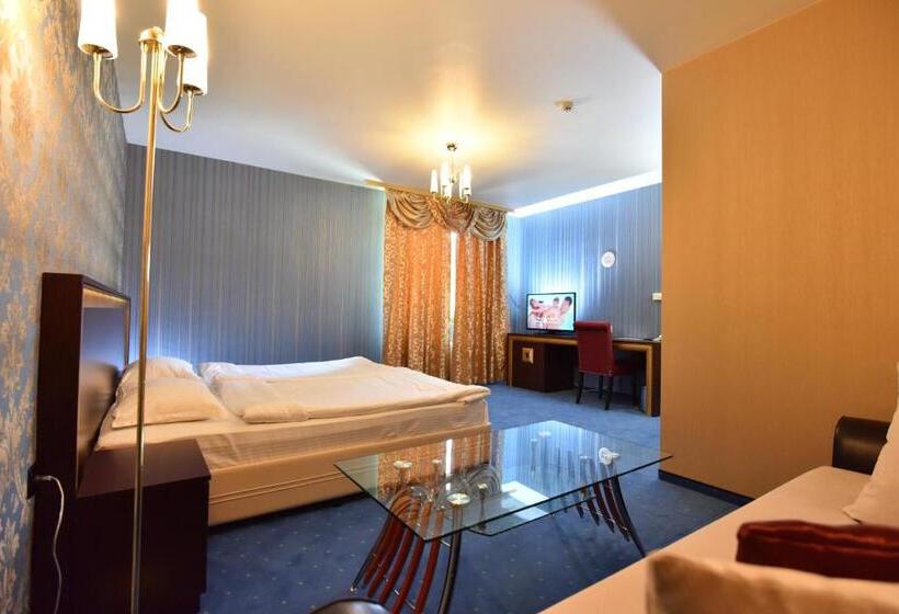 جناح جونيور ديلوكس, Elegance