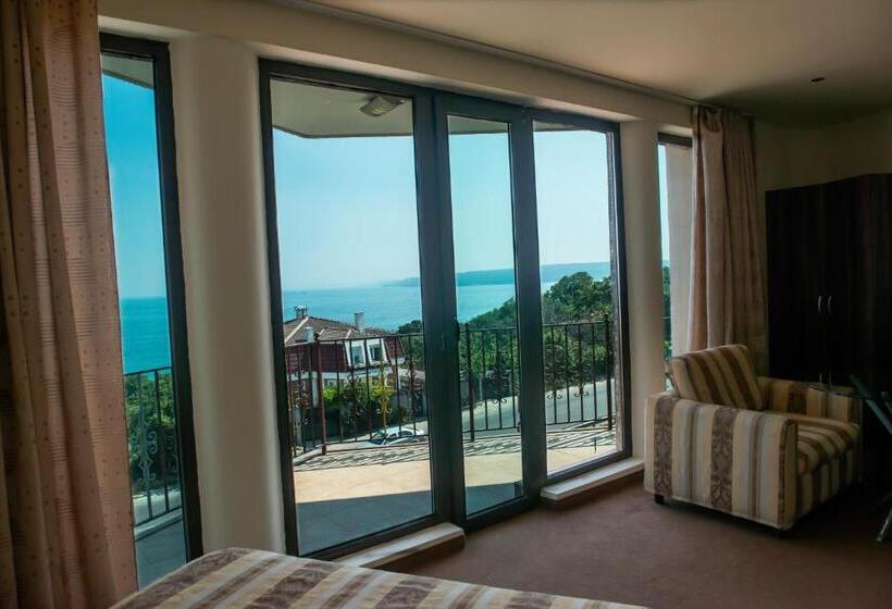 סטודיו סטנדרט עם מרפסת, Ellinis