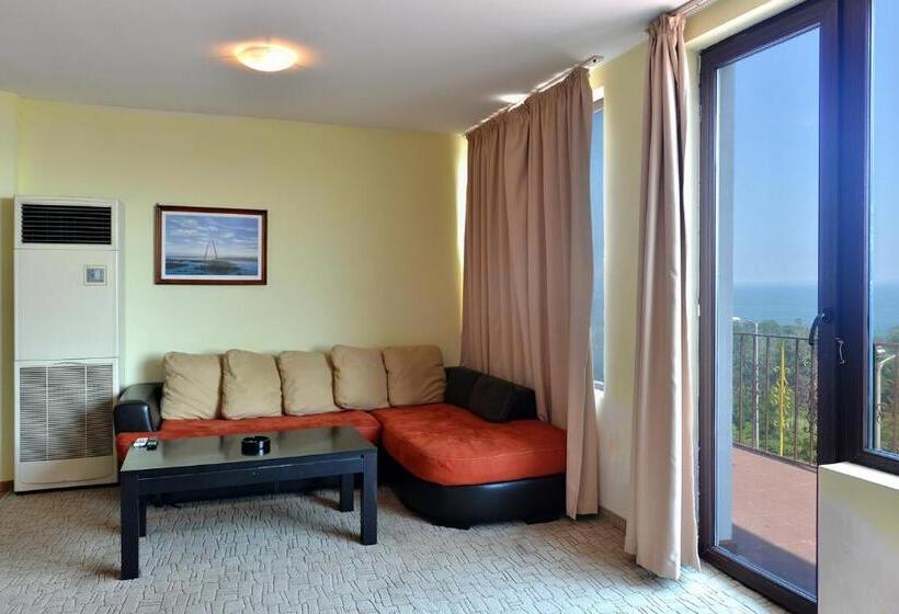 דירת חדר דלוקס, Ellinis