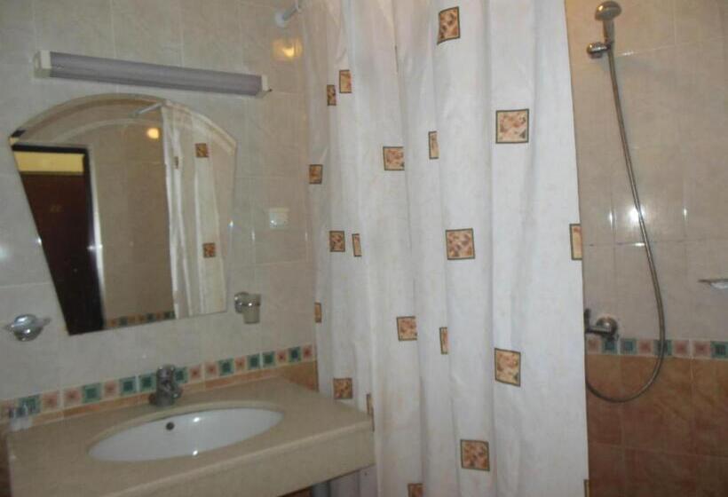 דירת חדר דלוקס, Ellinis