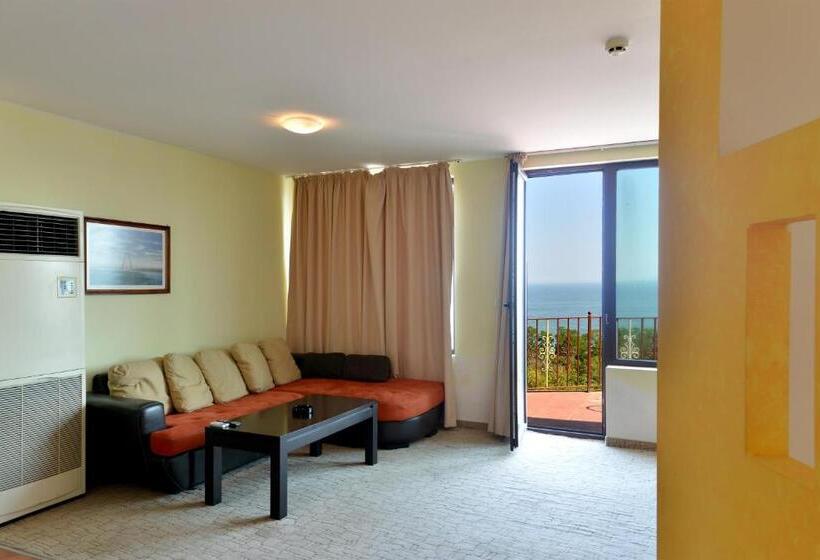 דירת חדר דלוקס, Ellinis