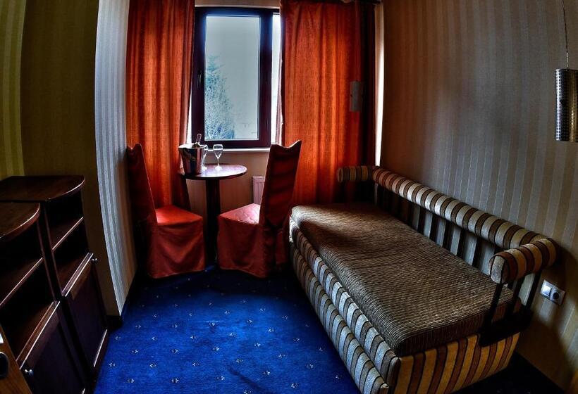 شقة غرفة واحدة, Friends