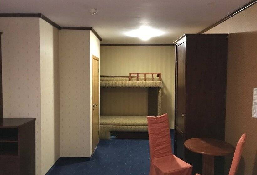 Номер Стандарт, Friends