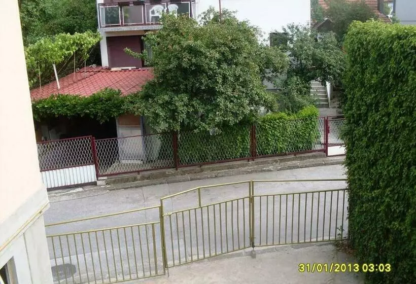 اتاق استاندارد, Hostel Gonzo