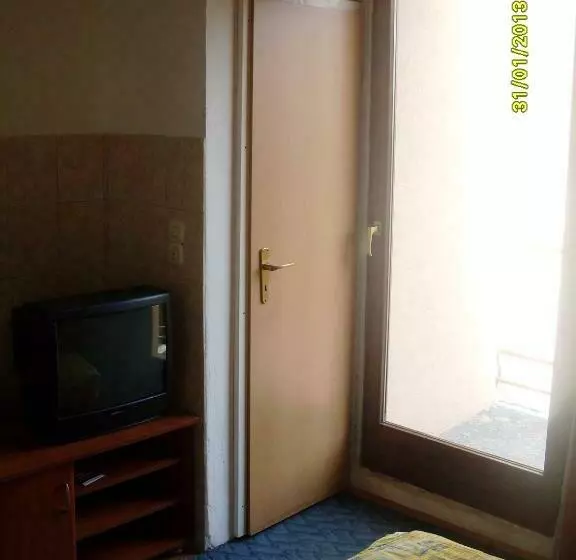 اتاق استاندارد, Hostel Gonzo