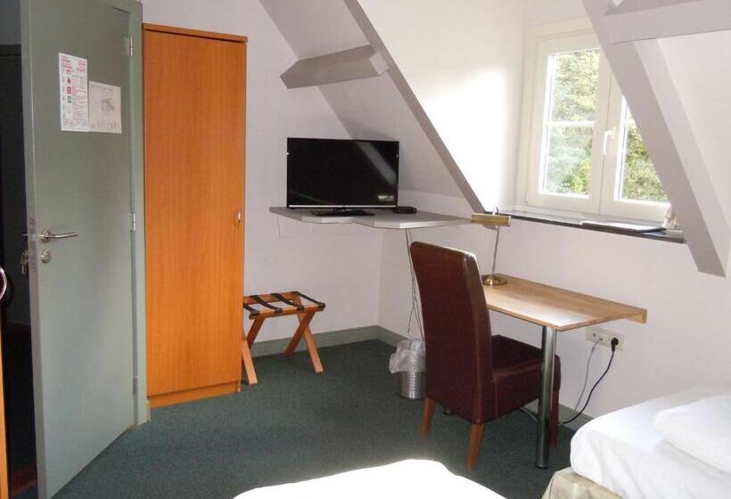 اتاق عادی, Malcot