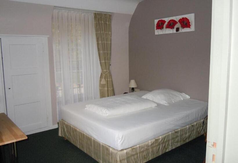 اتاق اکونومی, Malcot