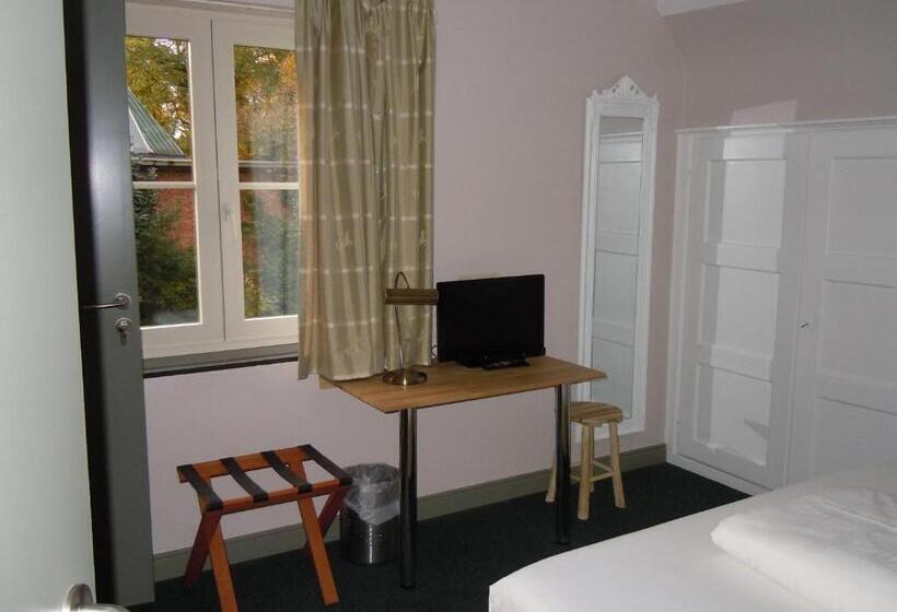 اتاق اکونومی, Malcot