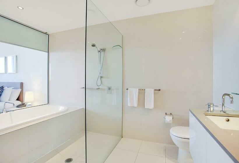 Апартаменты 2 Спальни Вид на Море, Mantra Circle On Cavill