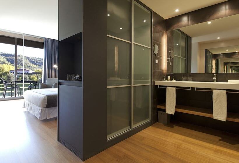 Четырехместный Номер Стандарт, Món Sant Benet