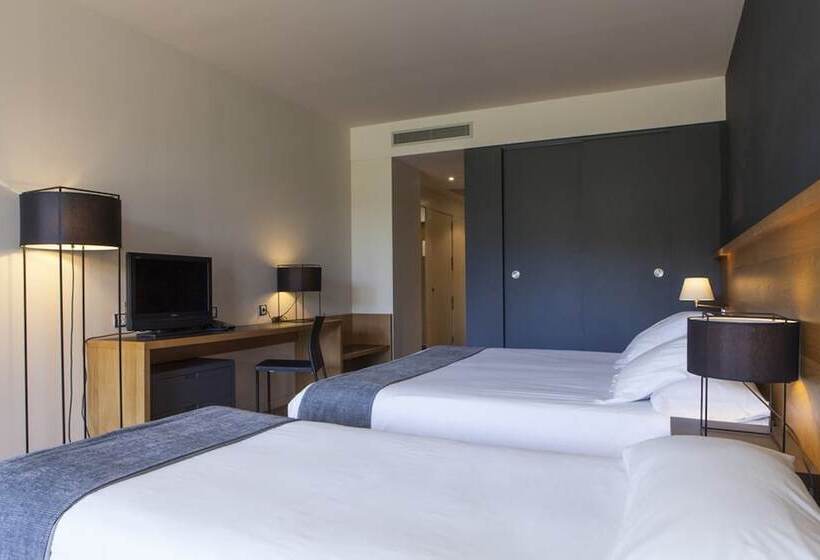 Четырехместный Номер Стандарт, Món Sant Benet