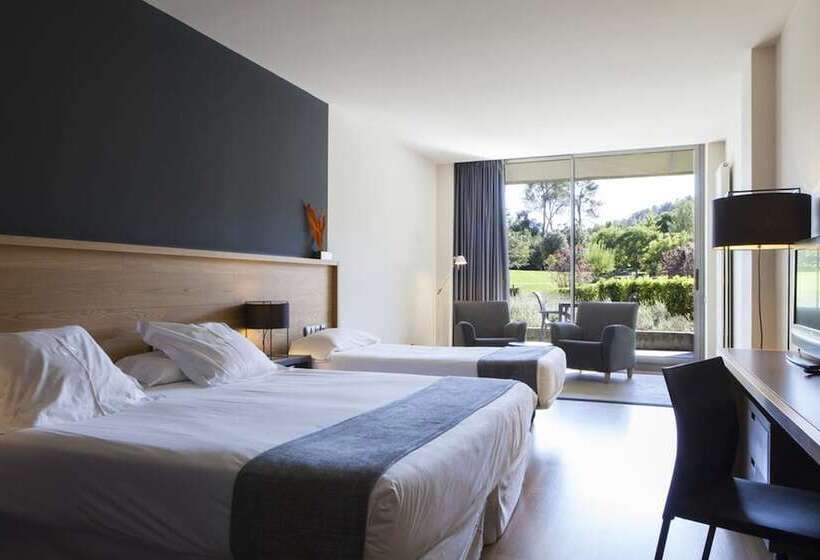 Четырехместный Номер Стандарт, Món Sant Benet