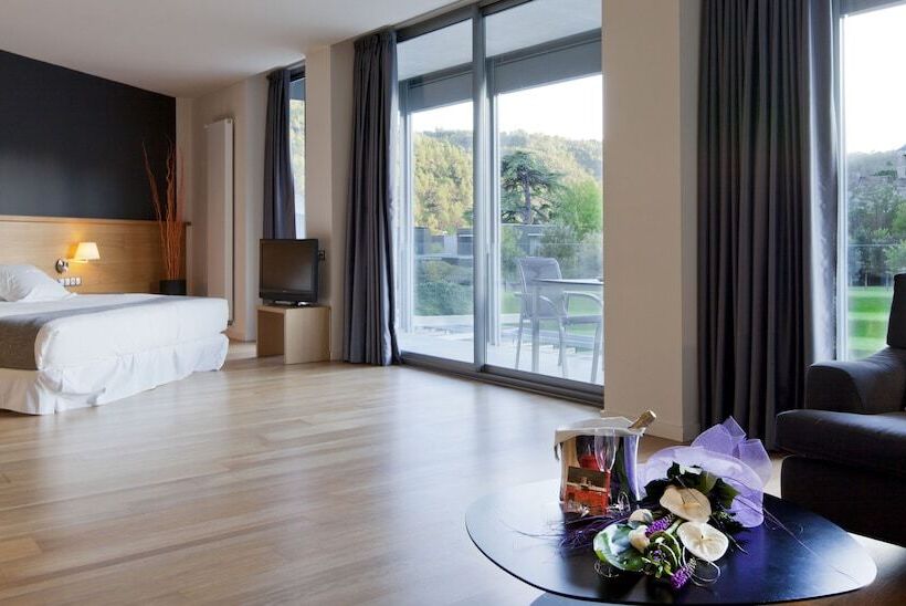 Президентский Люкс, Món Sant Benet