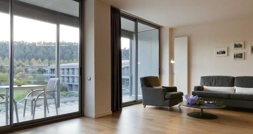 Президентский Люкс, Món Sant Benet