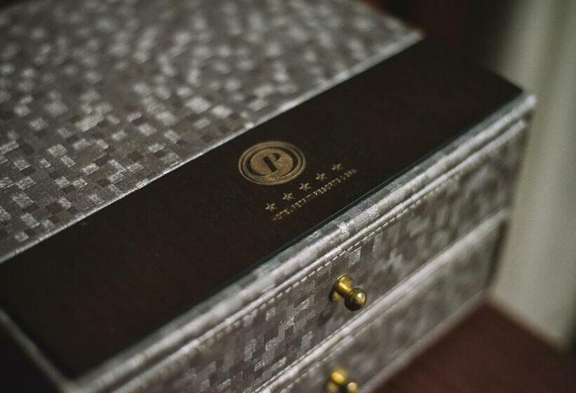 اتاق لوکس با بالکن, Petriti & Spa