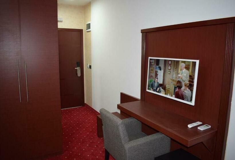 اتاق لوکس با بالکن, Petriti & Spa