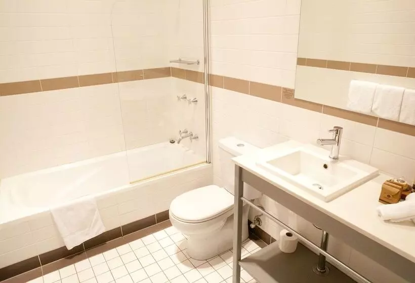 Suite, Q Station