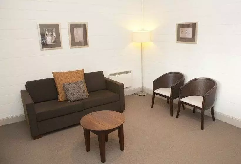 Suite, Q Station