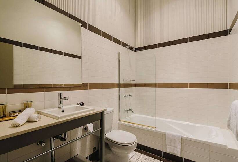 סוויטה, Q Station