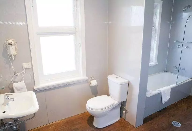 Suite, Q Station