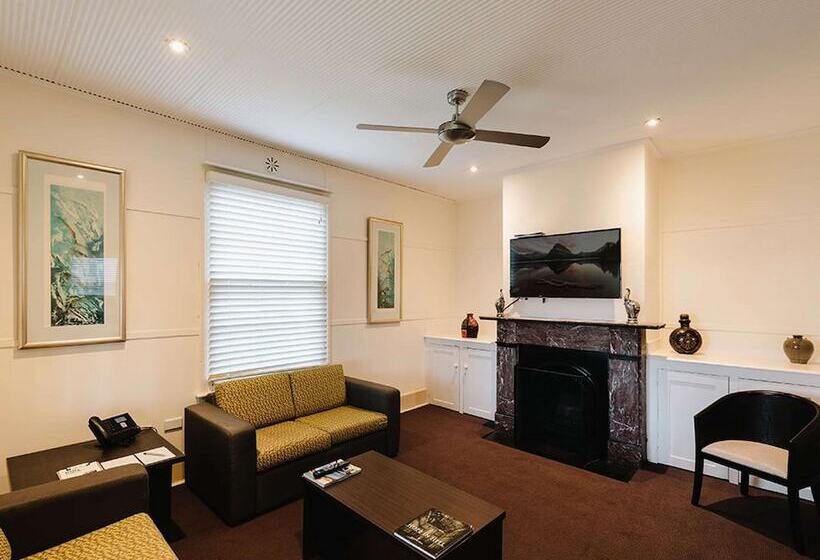 בית, 3 חדרי שינה, Q Station