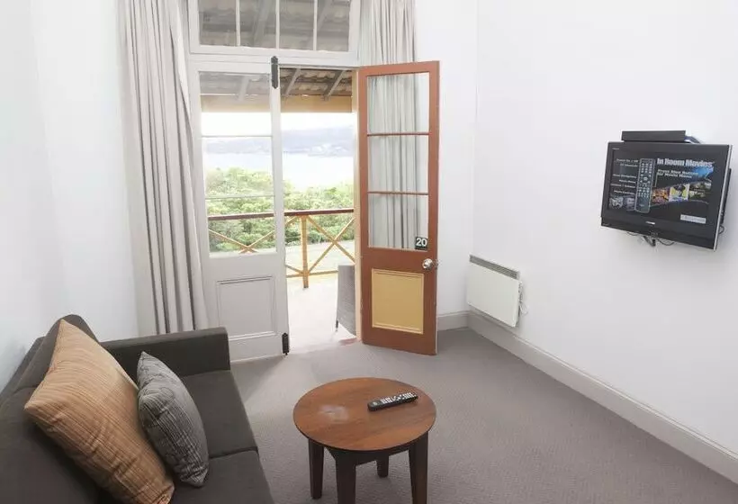 Suite, Q Station