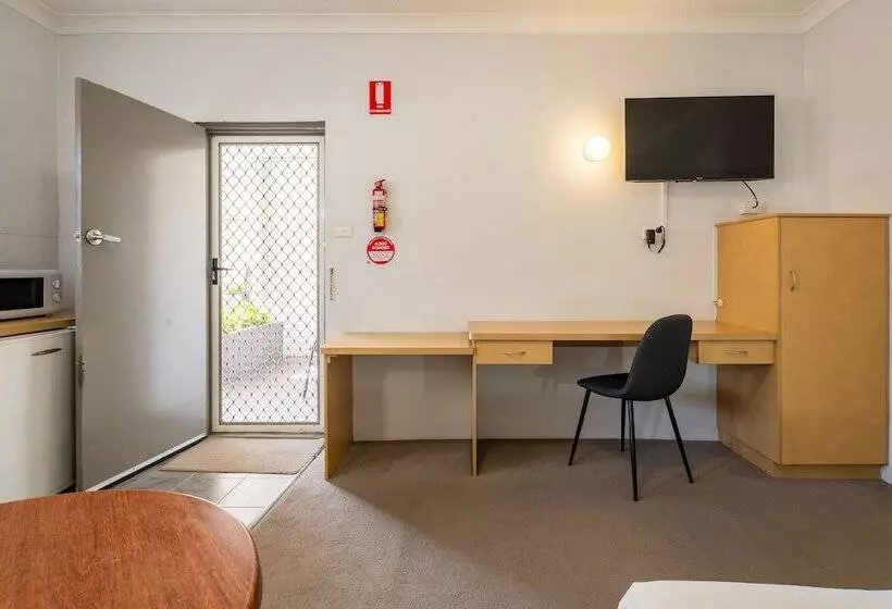 اتاق اکونومی, Port Aloha Motel