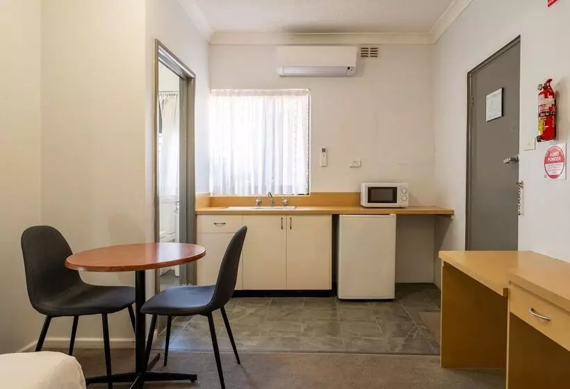 اتاق اکونومی, Port Aloha Motel