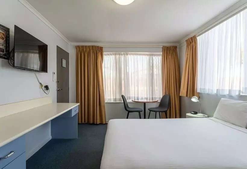 اتاق اکونومی, Port Aloha Motel