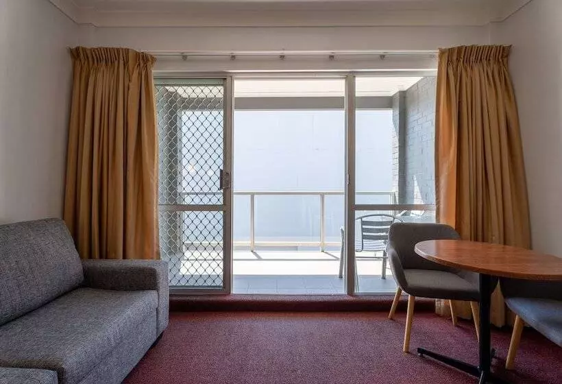 اتاق لوکس با بالکن, Port Aloha Motel