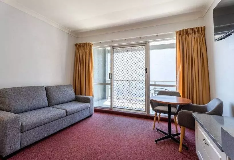 اتاق لوکس با بالکن, Port Aloha Motel