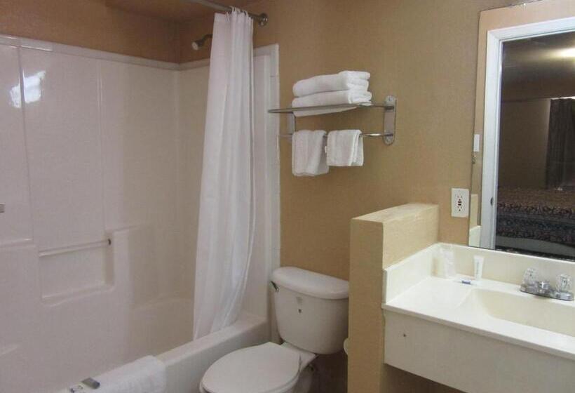 キングサイズベッドのスタンダードルーム, The Crossroads Hotel And Suites Irving