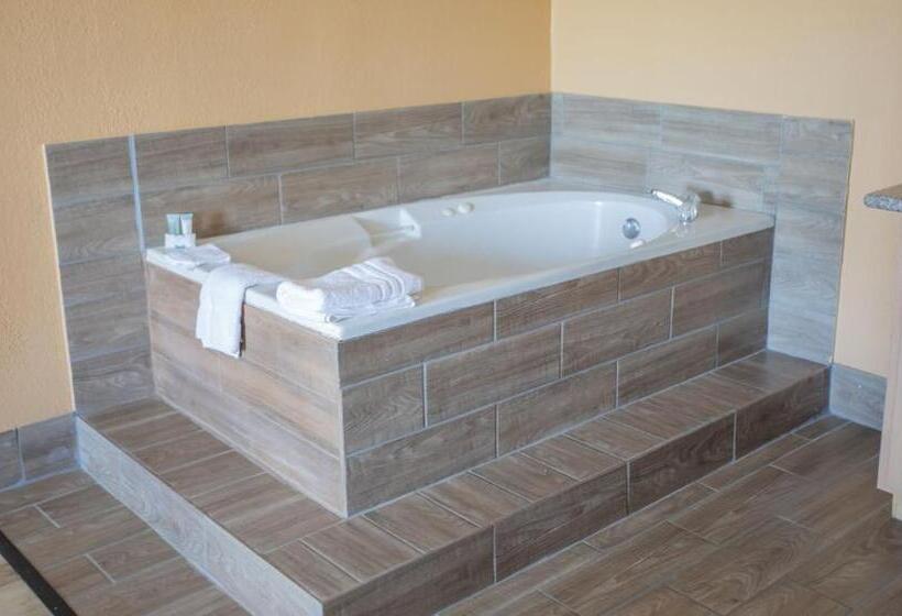 キングサイズベッドのスイートルーム, The Crossroads Hotel And Suites Irving