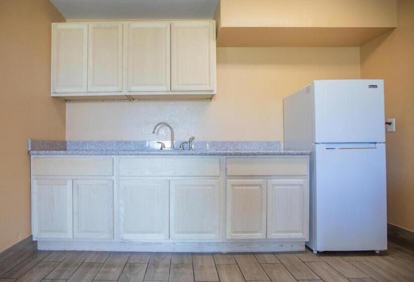 キングサイズベッドのスイートルーム, The Crossroads Hotel And Suites Irving