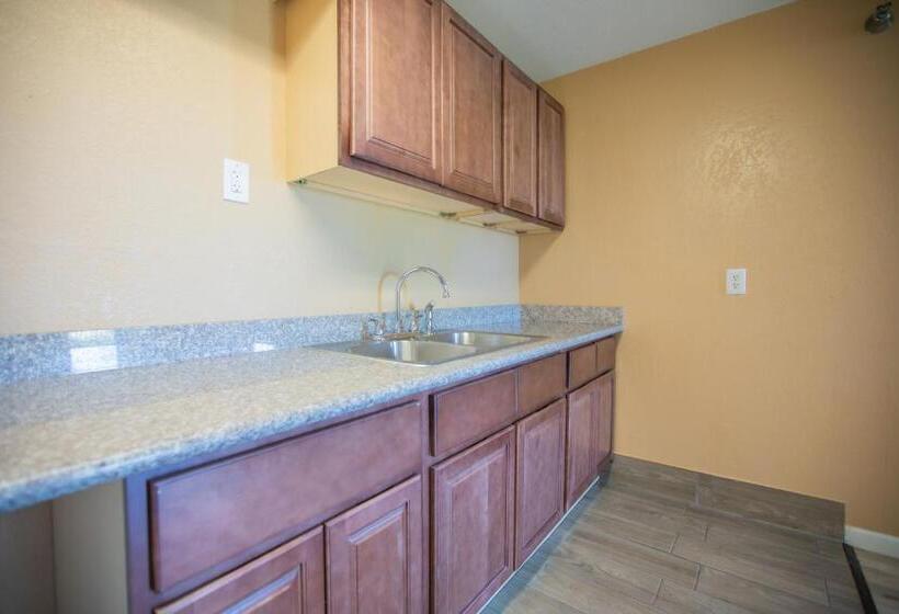 スイート, The Crossroads Hotel And Suites Irving