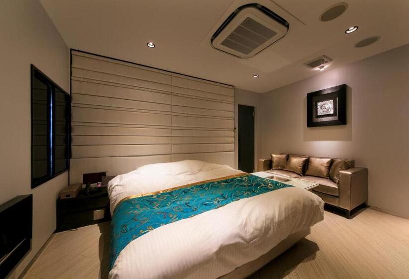 Номер Deluxe, Eldia