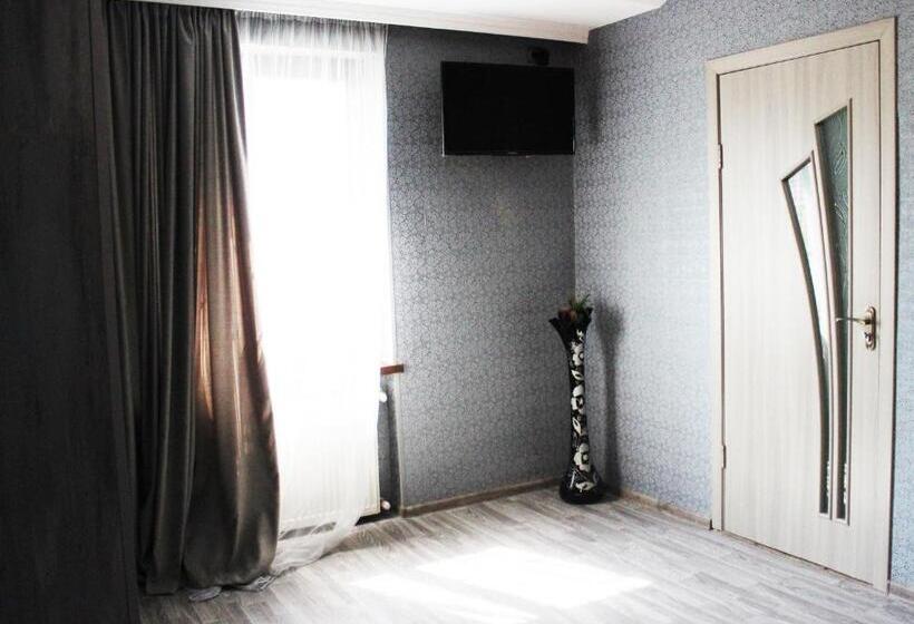 اتاق استاندارد با بالکن, Golden Way