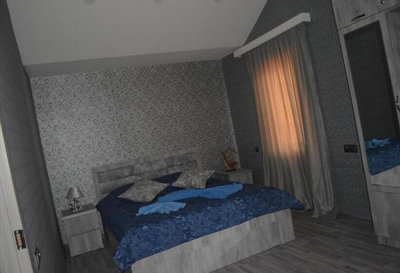 اتاق استاندارد با بالکن, Golden Way