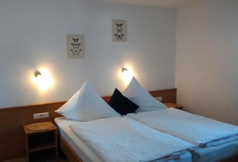 Quarto Estandar, Kräuterhex' Reutin