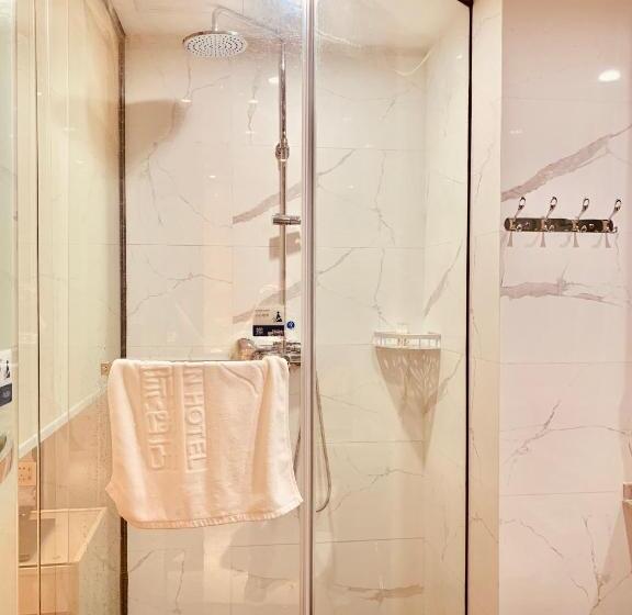 デラックスルーム, Youngsun