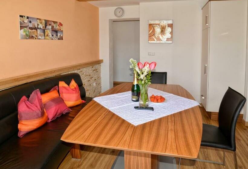 דירת חדר, Haus Gabriela