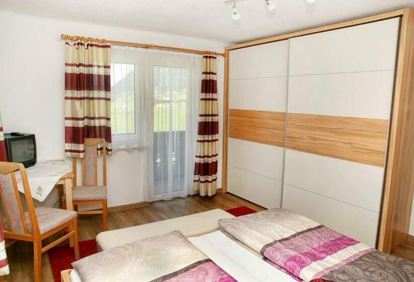 דירת חדר, Haus Gabriela